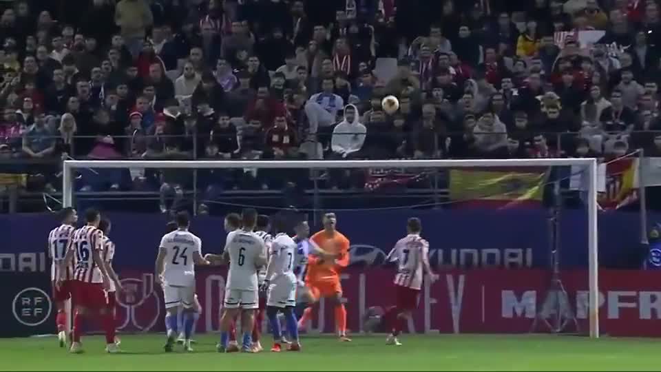 大连球迷给李昂留言寻求“信号”和“定心丸”，李昂点赞了