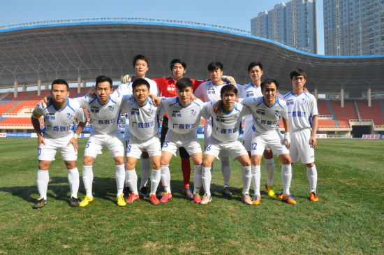 电讯报：纽卡有意引进小将斯密特，该球员非常乐意在一月加盟