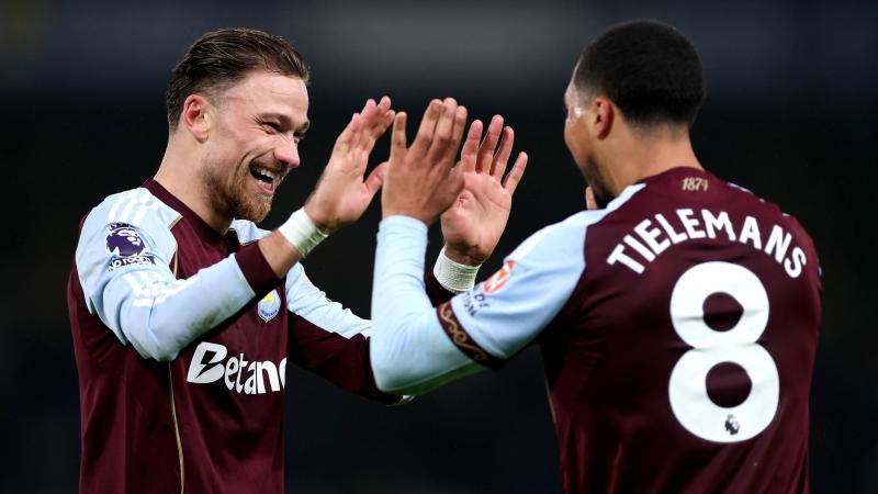 球星突破防线送出关键助攻